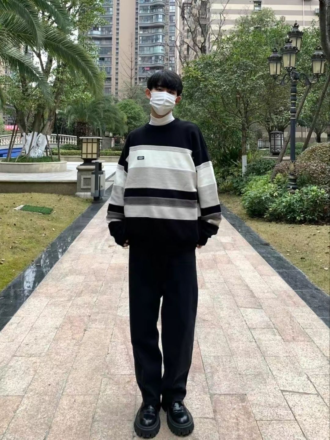 黑白灰毛衣秋季出街穿搭