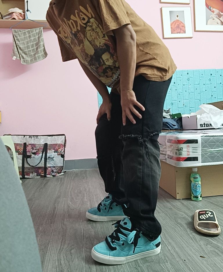  只能说帅就完事了，这要是放在钩子李宁得卖七八百吗？哈哈哈
