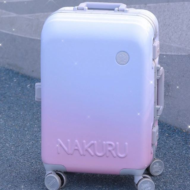 渐变设计行李箱分享