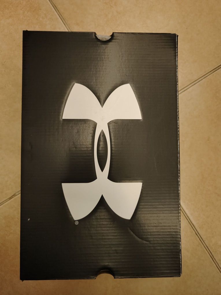 Under Armour HOVR Phantom 3 黑色/蓝色上脚感受