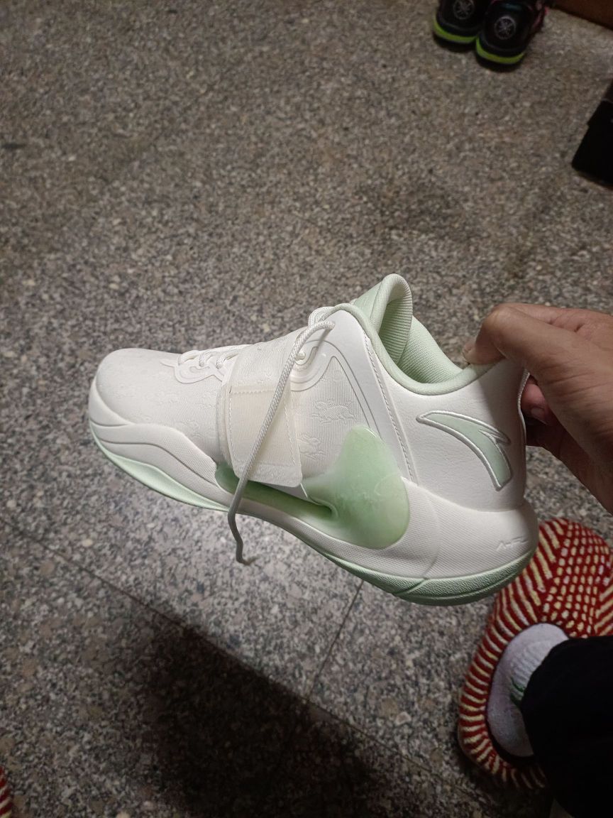 👟球鞋名称：水花4 中秋限定

🔍分享理