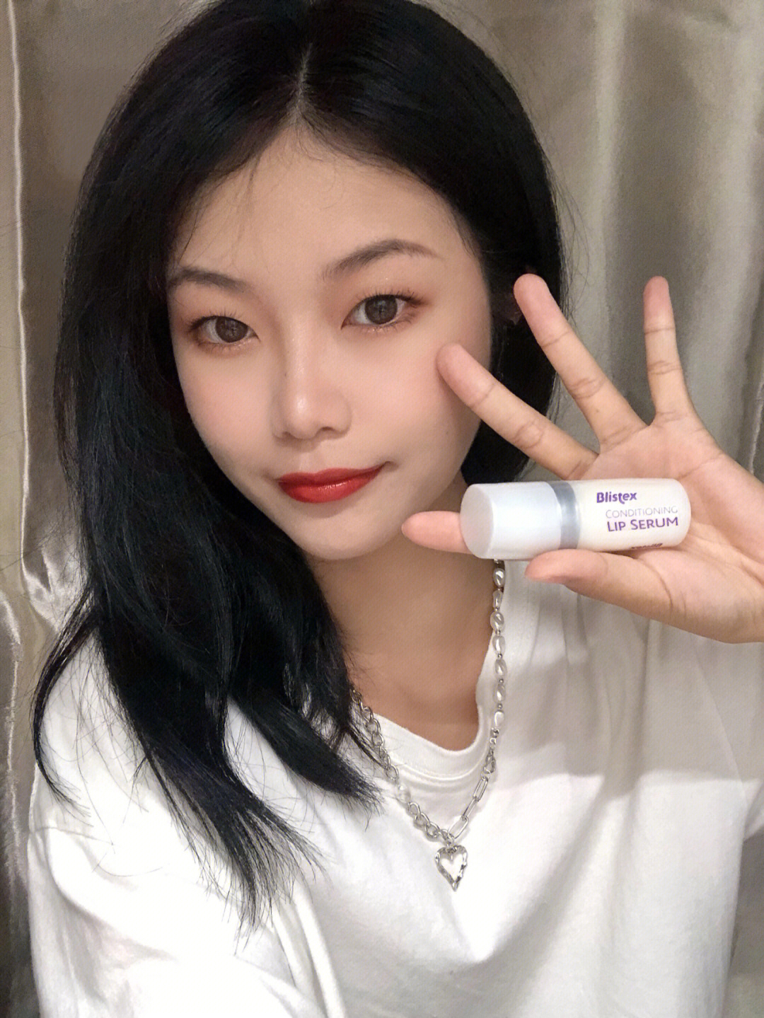 有了唇部精华，嘴唇不再干裂掉皮❓❓