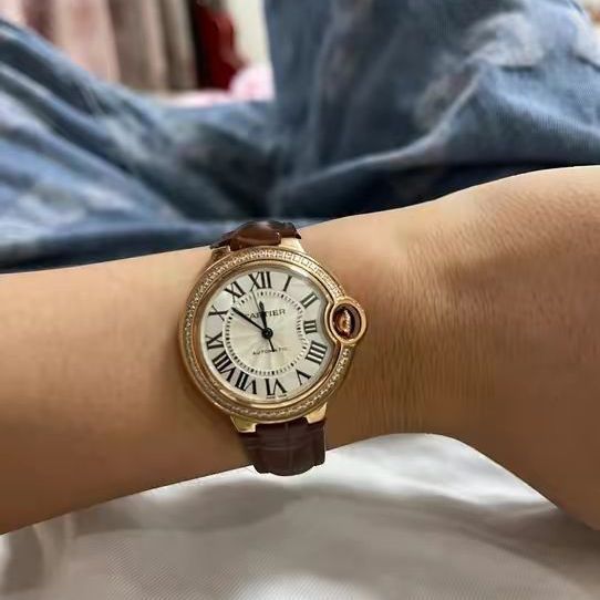 Cartier/卡地亚 蓝气球 玫瑰金鳄鱼皮手表推荐