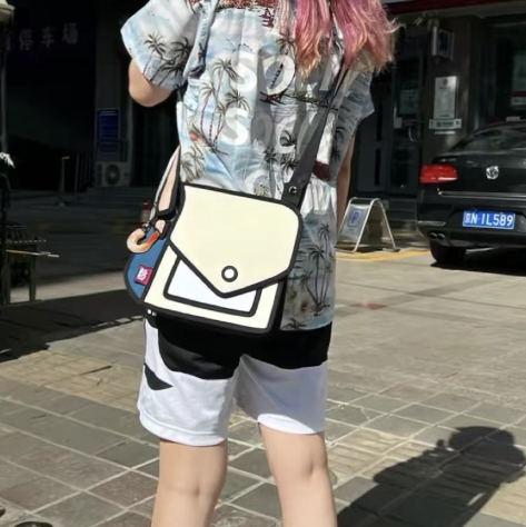 生活在二次元中的包包