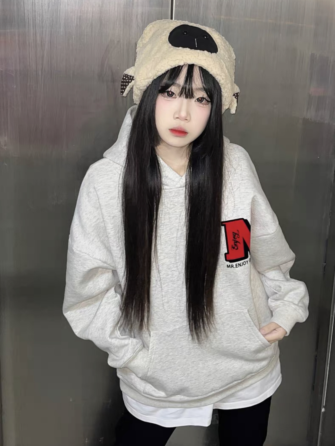 带个性logo设计的卫衣