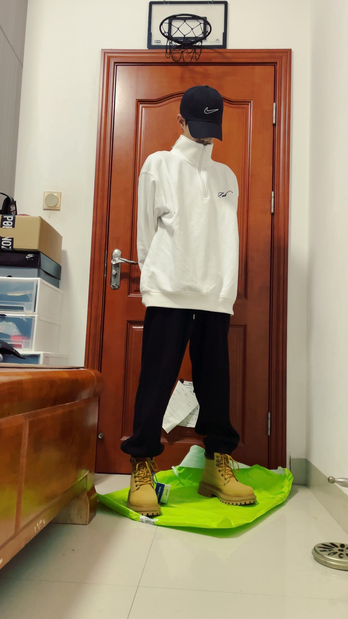 怎么不说，穿上可以增高4厘米的马丁靴。
