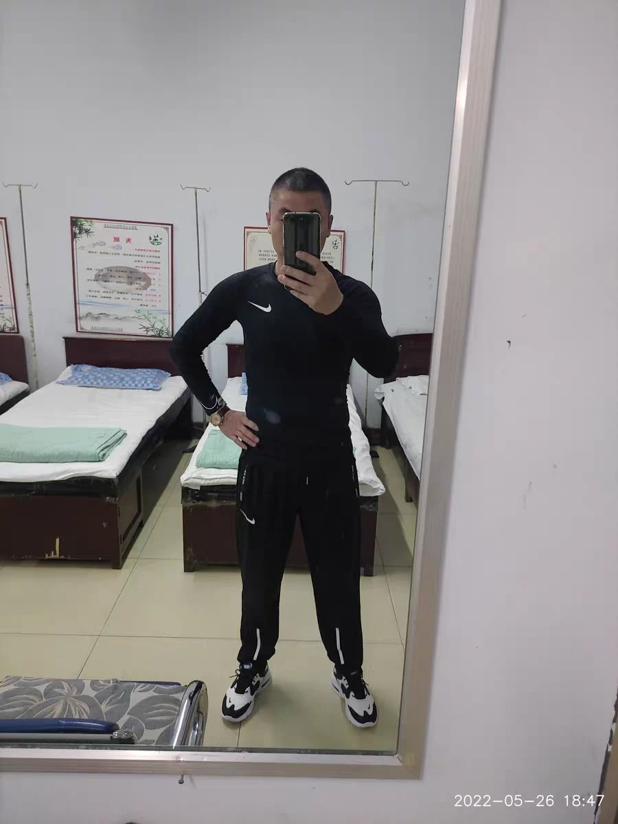 Nike 高性价比的速干紧身衣
