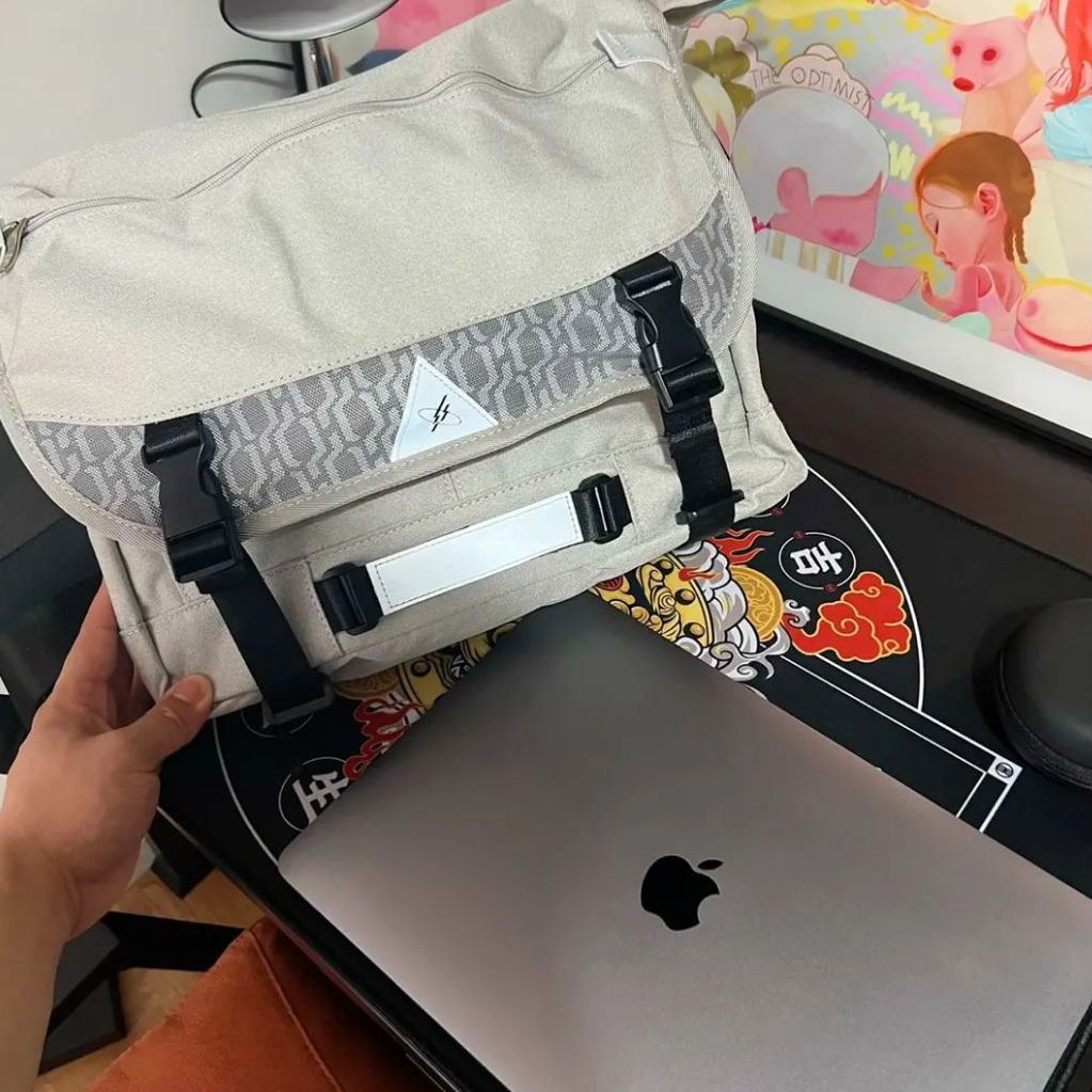 细节满满的邮差包
