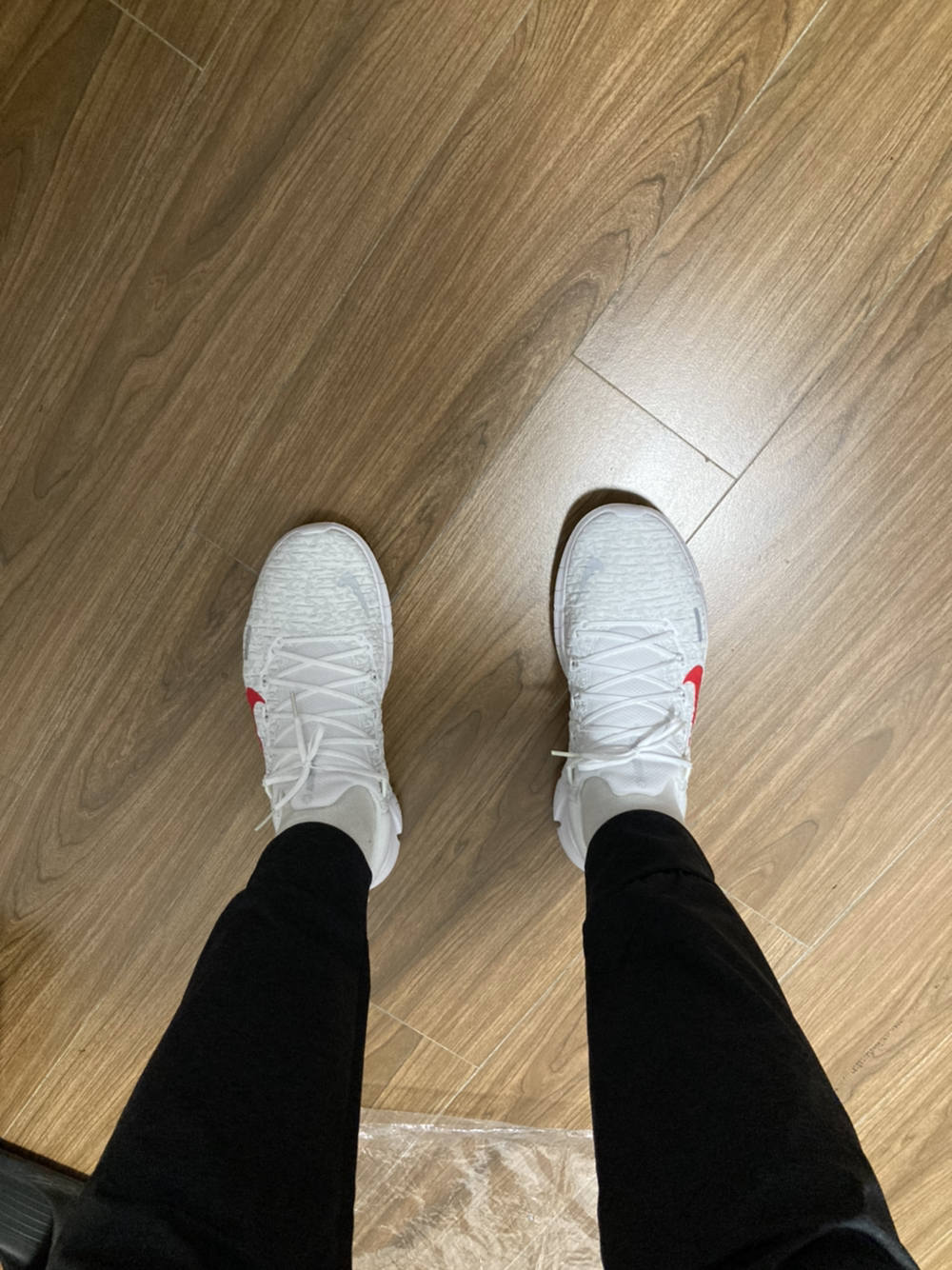 在网上看到图片时便觉得这款鞋挺好看，但觉