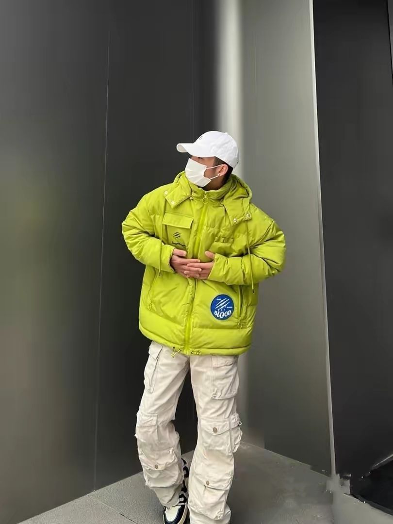 logo绣章加厚短款羽绒服潮流穿搭