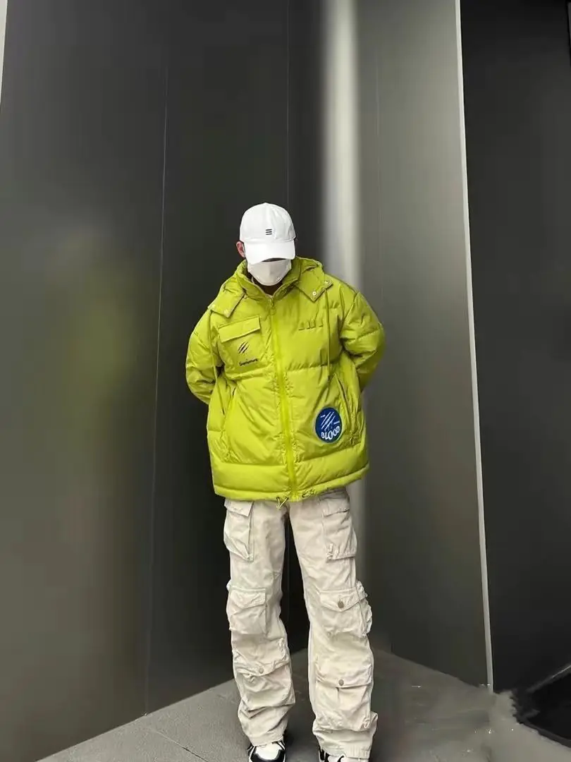 logo绣章加厚短款羽绒服潮流穿搭