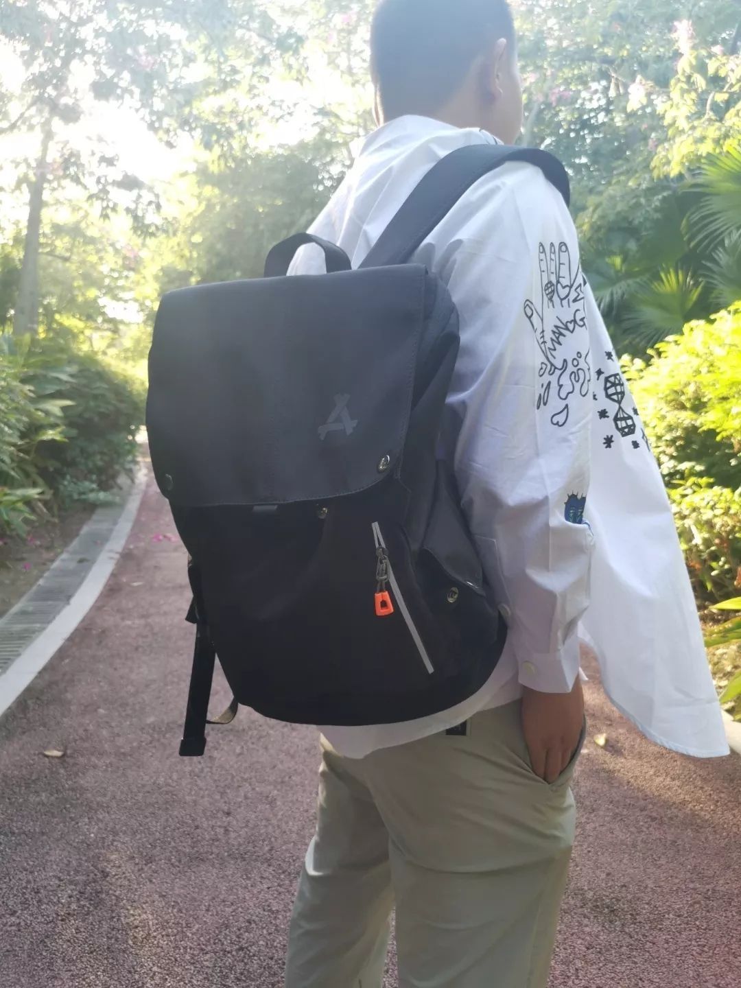 大容量休闲电脑背包双肩包分享