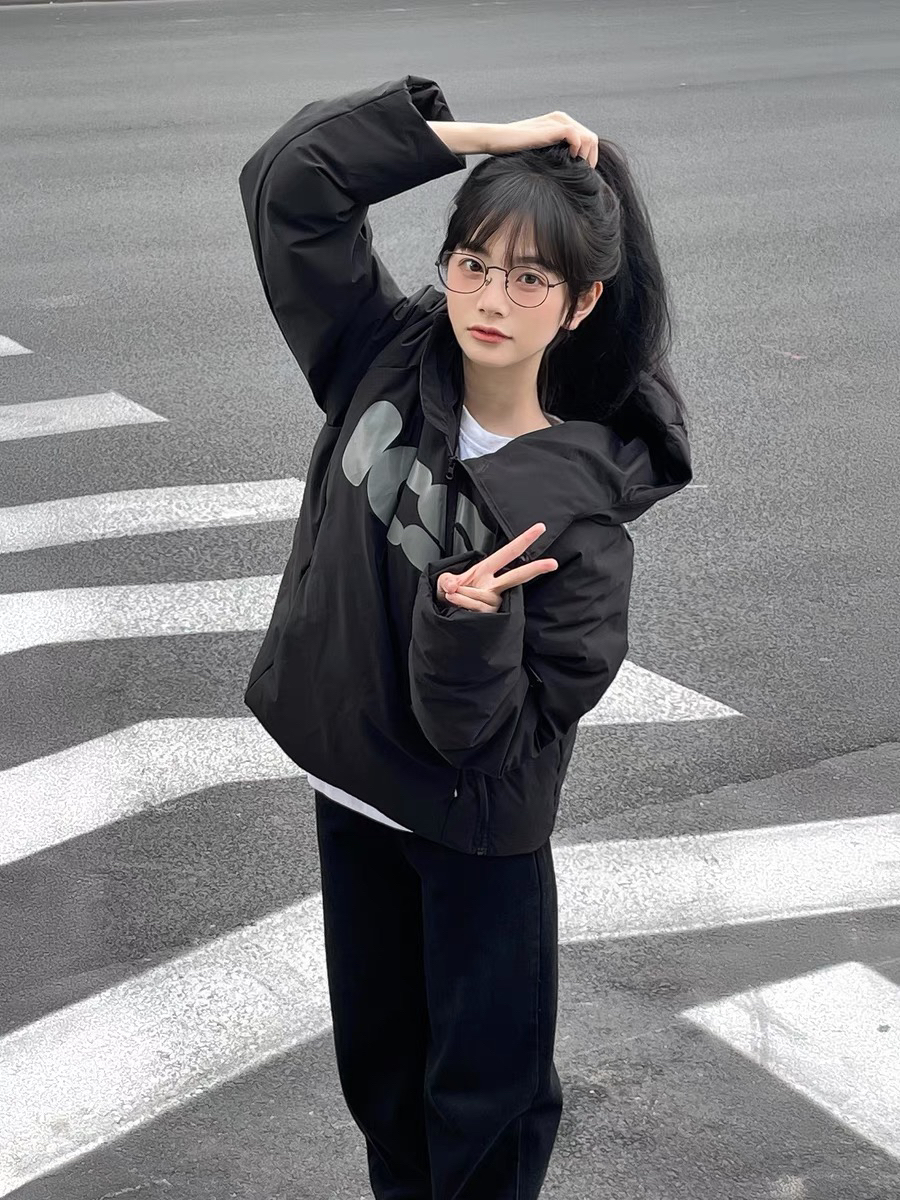 极简得解构扭曲拉链羽绒服