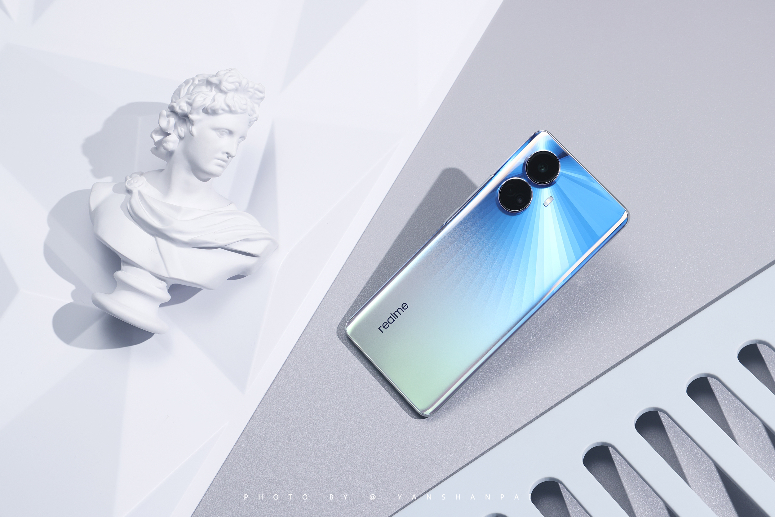 两天拍的realme新机真我10 Pro+星曜之光配色款真机图
