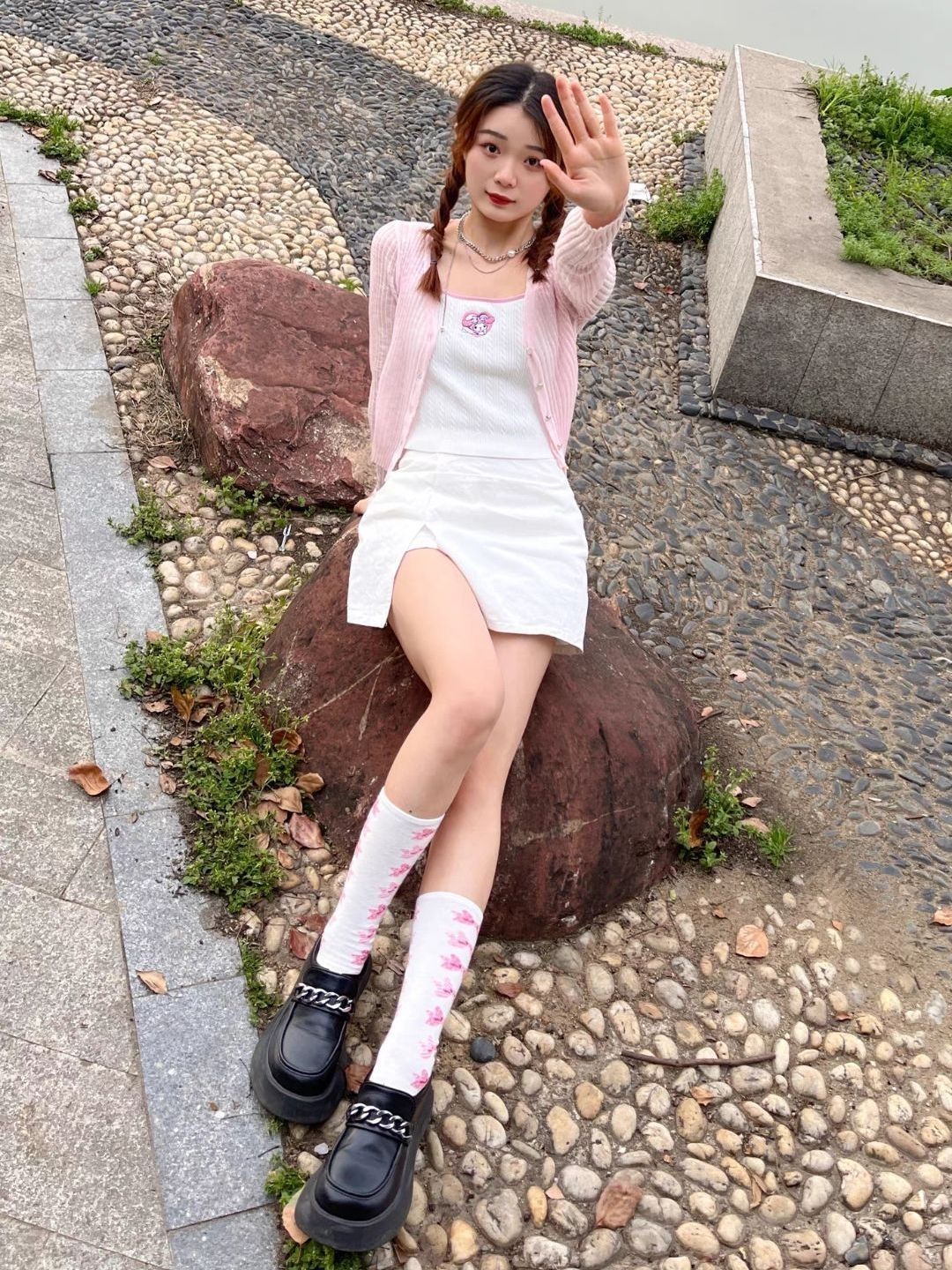 OOTD/绣花吊带