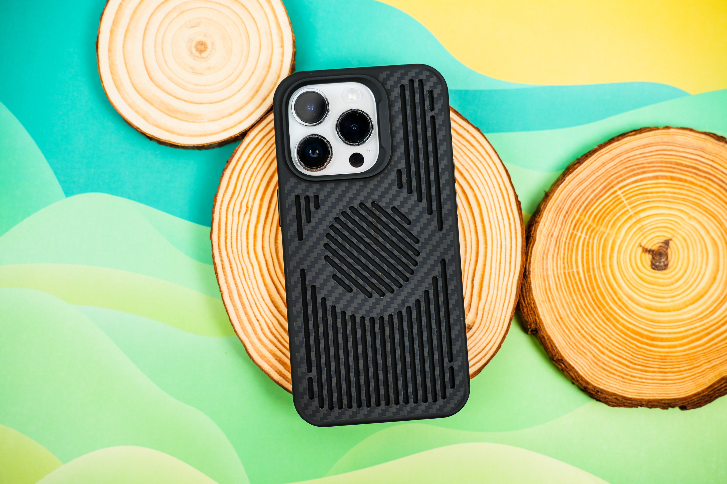 又给iPhone 14Pro安排上了Benks壳膜套装