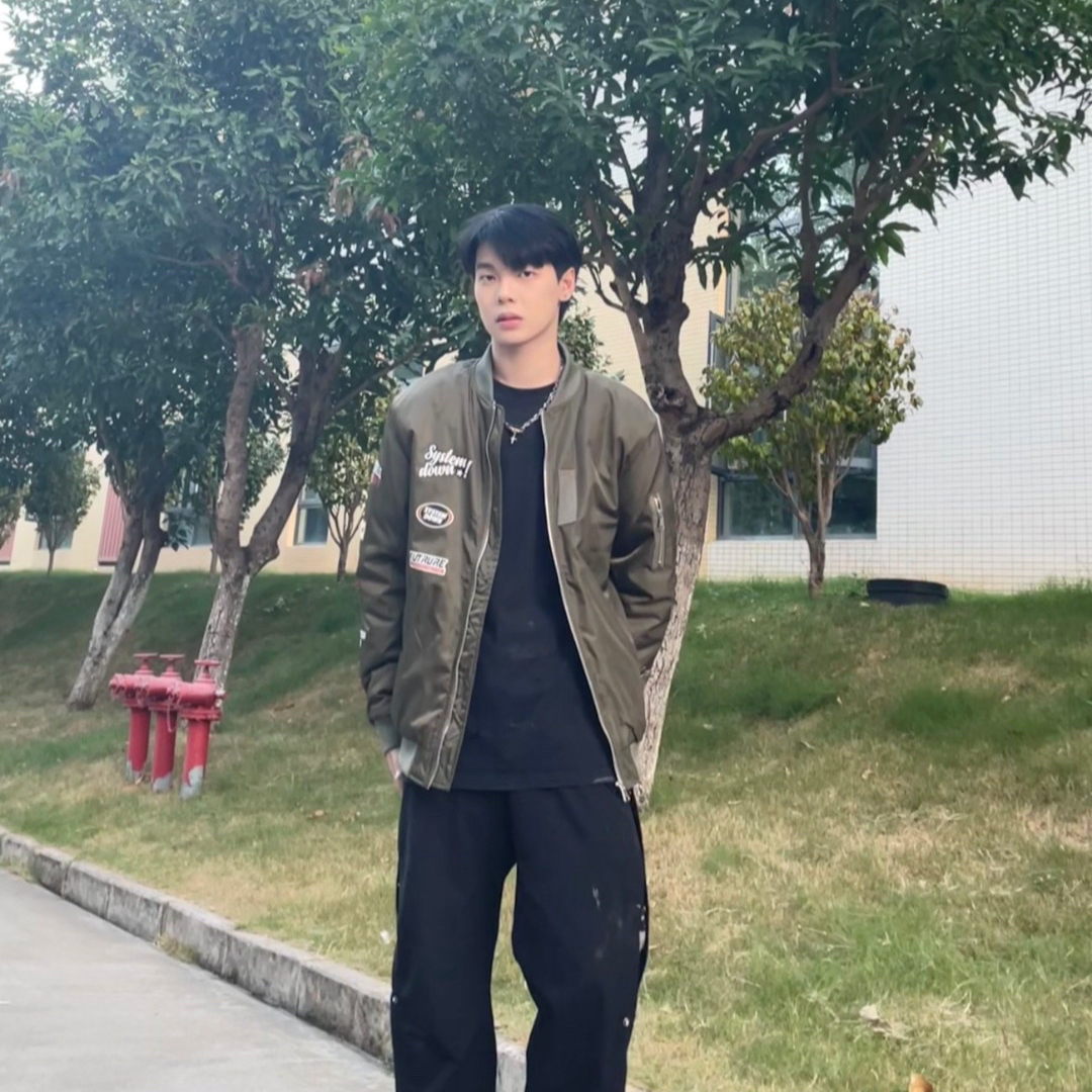ootdl飞行服针不戳 清爽少年冬日穿搭分享