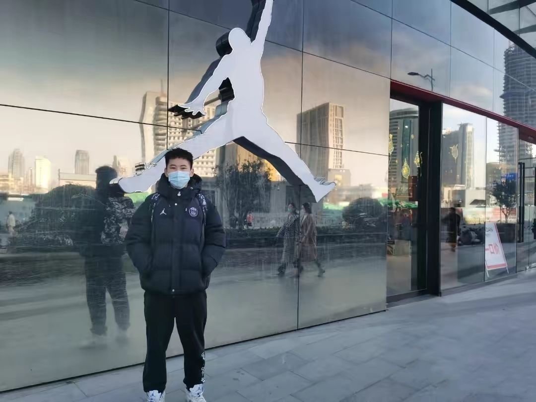 Jordan Brand的运动连帽夹克不错诶