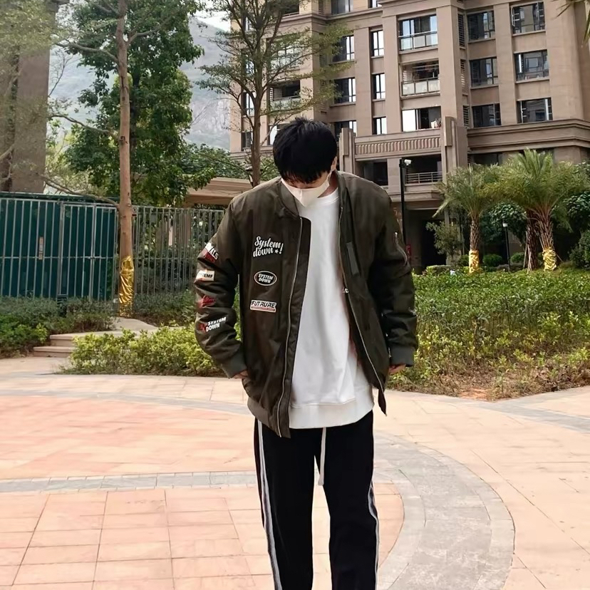 今日look｜猛男专属军绿色飞行服