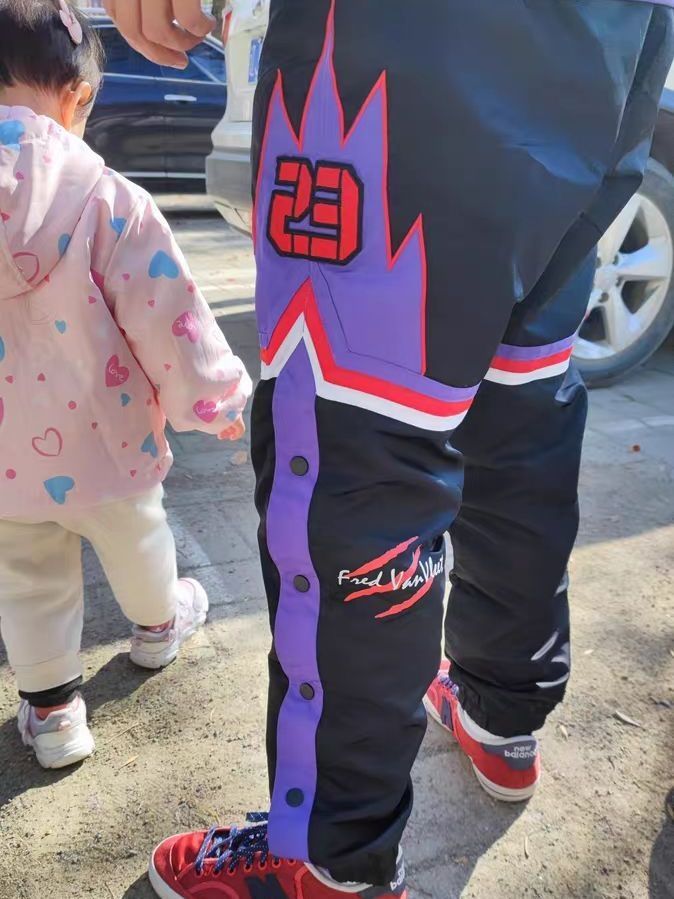 ootd 简单实穿的黑紫运动裤