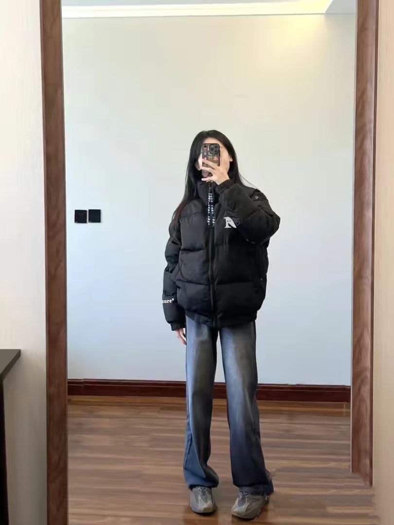 NKQ的立领字母印花羽绒服挺保暖的