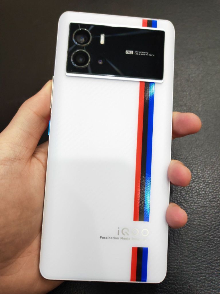 一年出三代的iQOO旗舰手机，把我看呆了