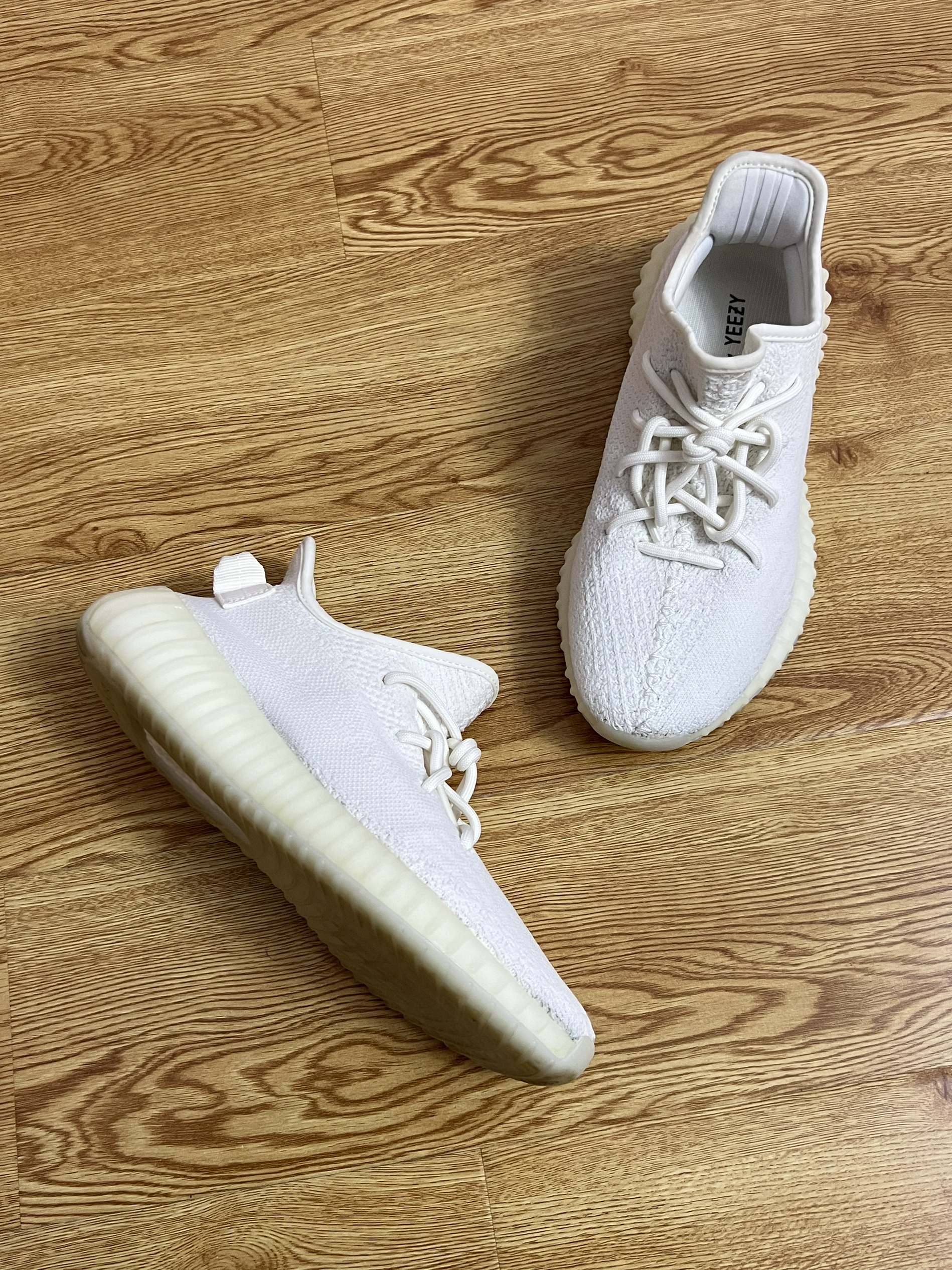 Yeezy Boost 350 V2 白冰淇淋