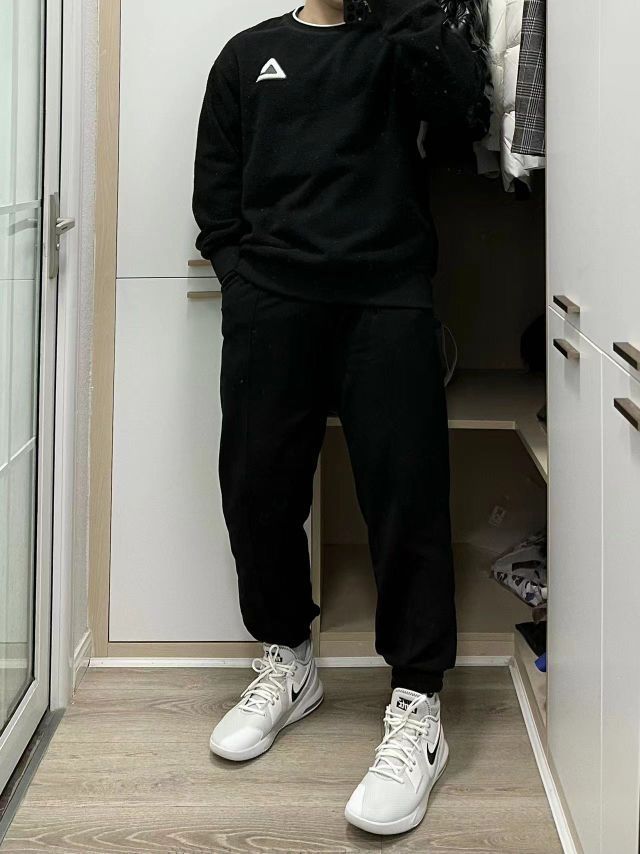 黑白卫衣套装穿搭｜往往越简单的颜色反而越高级🖤