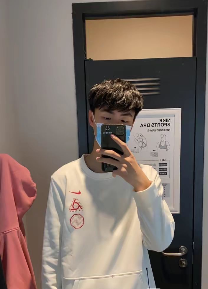 Nike的这款保暖卫衣很休闲