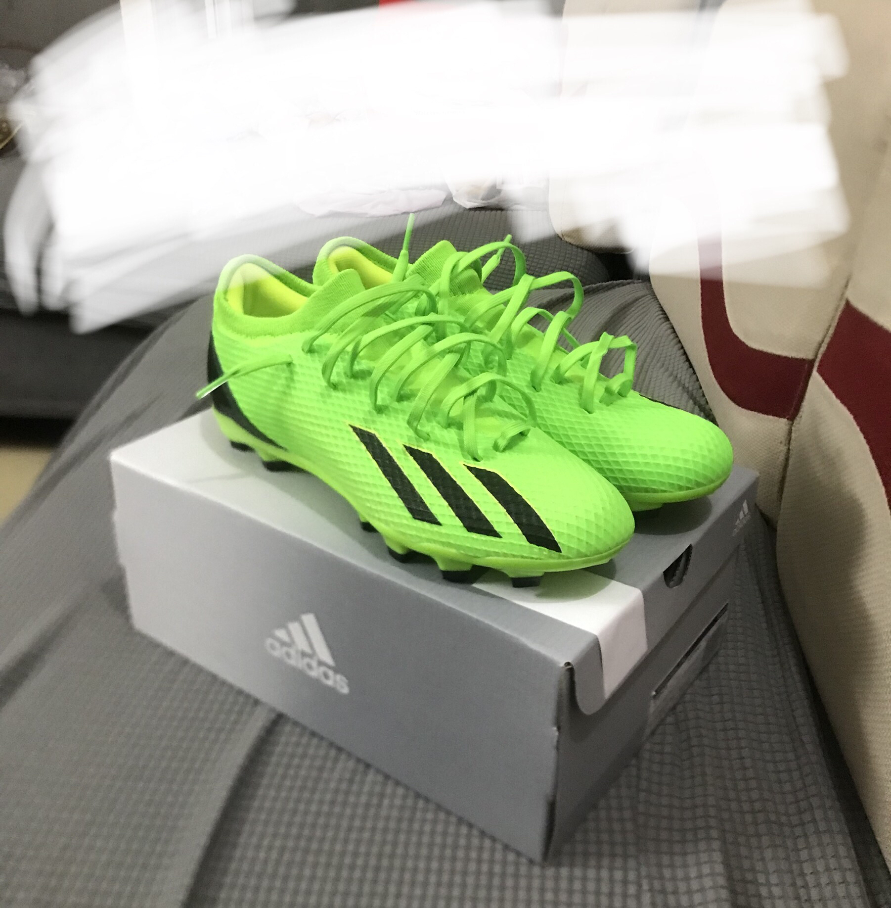 也是非常舒服的一款阿迪的中端足球鞋，发力