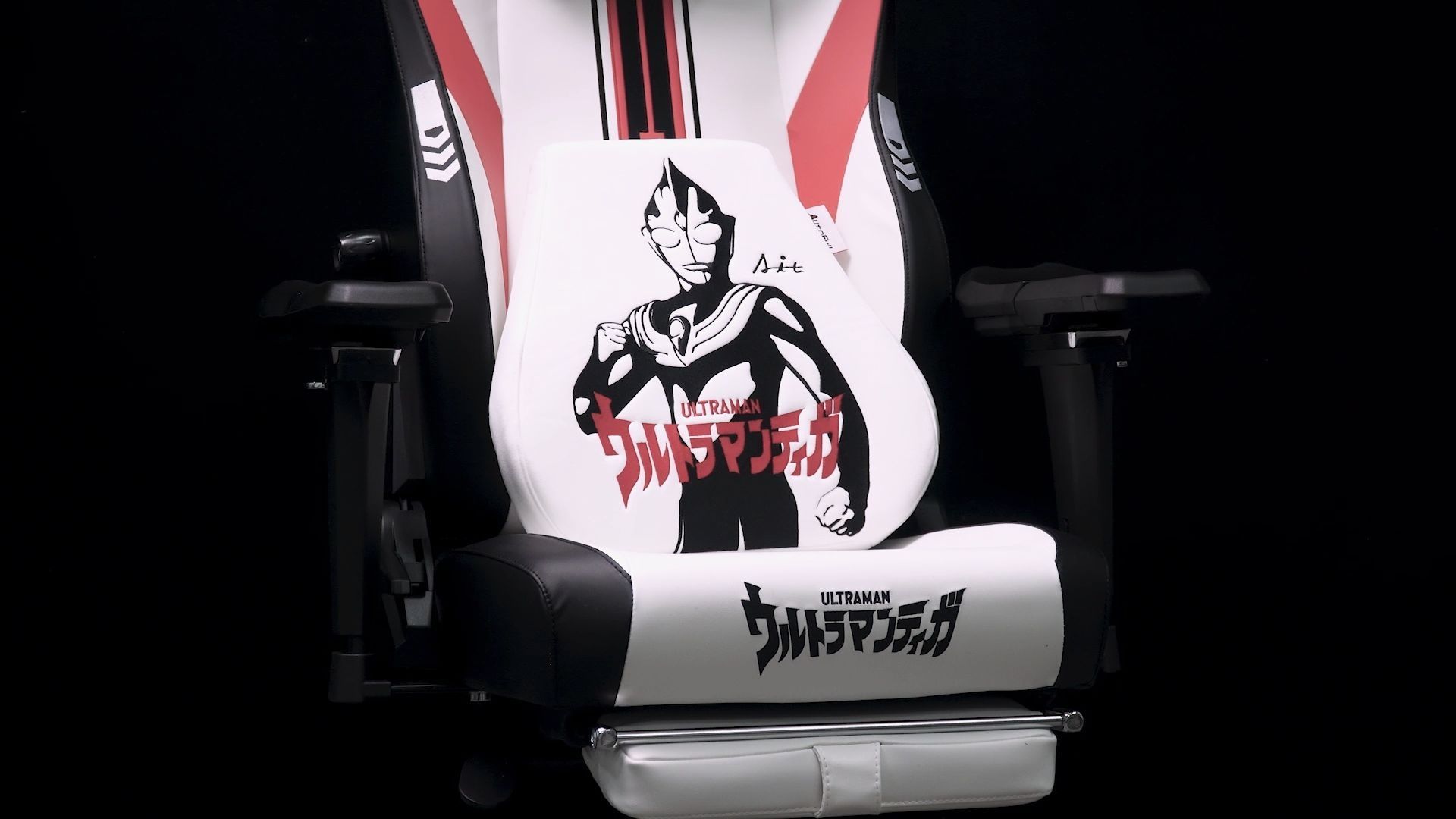 在办公室坐电竞椅,男同事齐呼靓眼,傲风奥特曼联名款电竞椅开箱