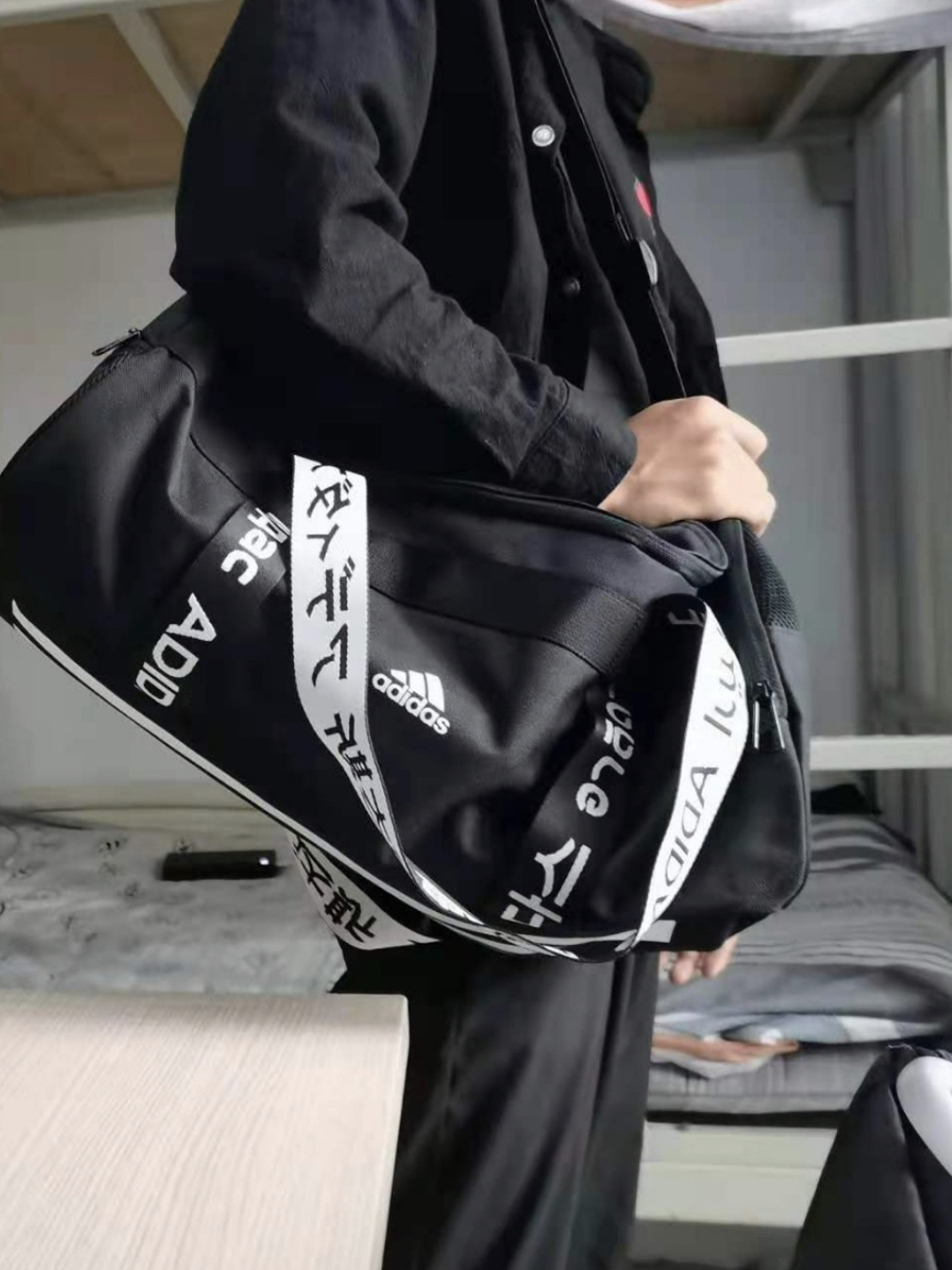 阿迪达斯手提包超级百搭👜