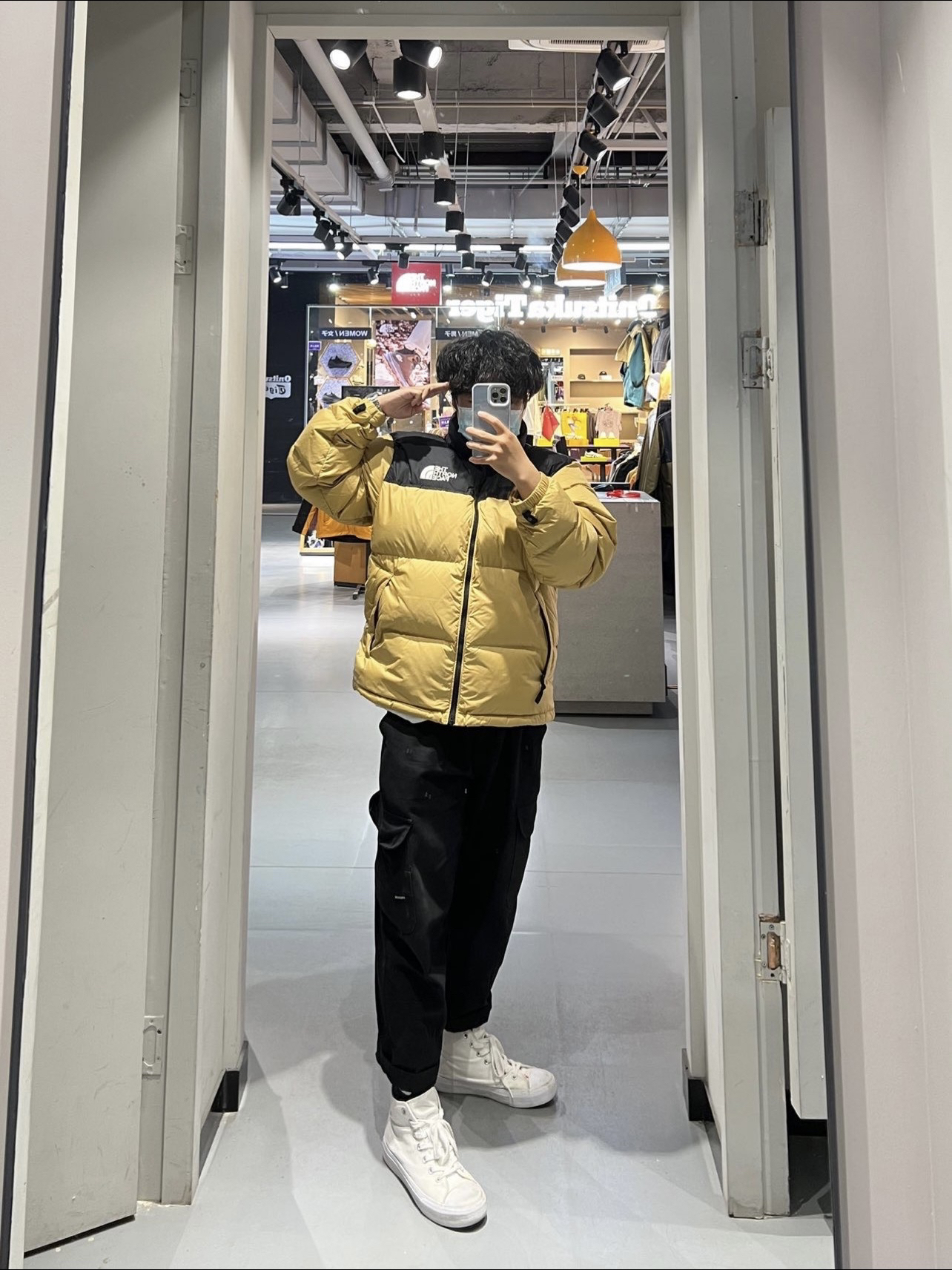 焦糖色羽绒服这么帅不会你还不知道吧？
