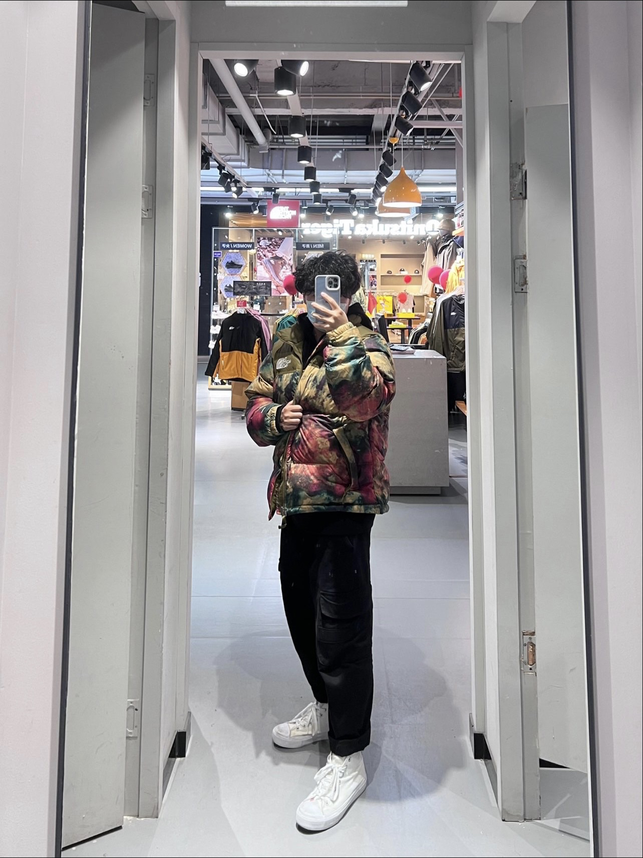 最靓羽绒服帅仔