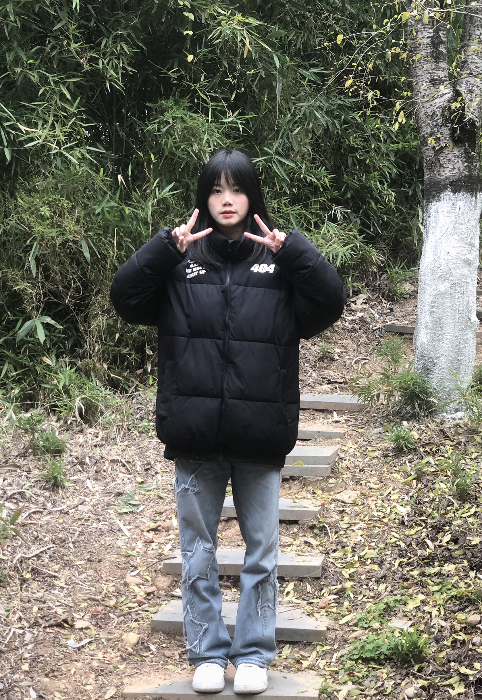cool女孩冬天当然要穿黑色棉服啦