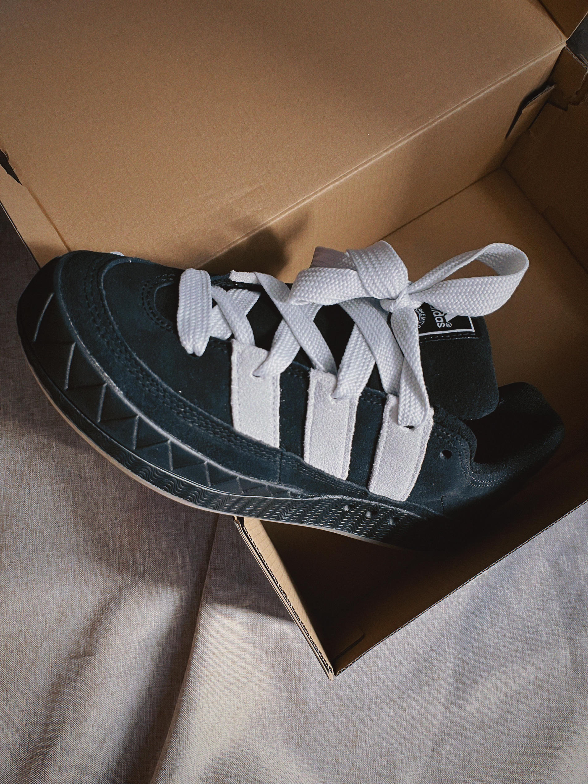 阿迪达斯新款Adimatic黑白