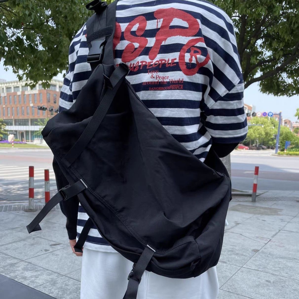 能当行李包的斜挎大包包