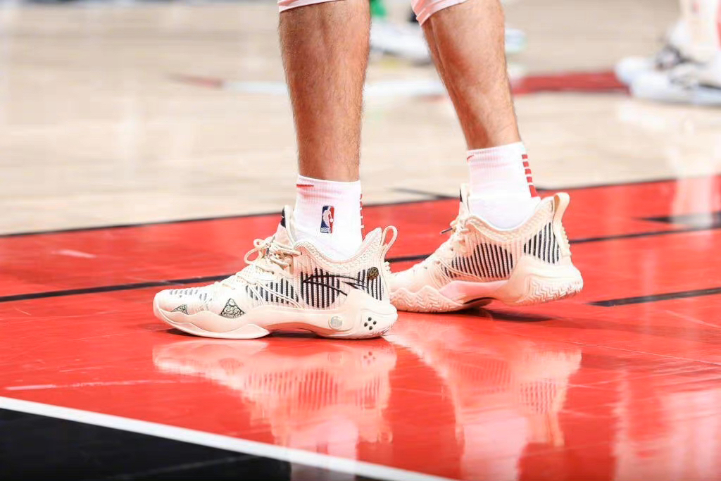 1.16 NBA球星上脚球鞋