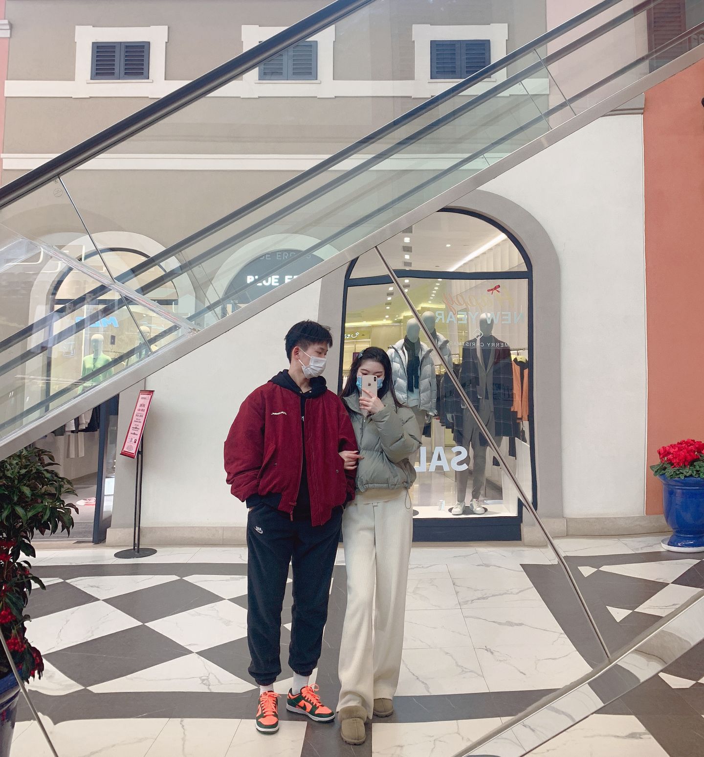 怎么会有人觉得不好搭配，我感觉不管什么板