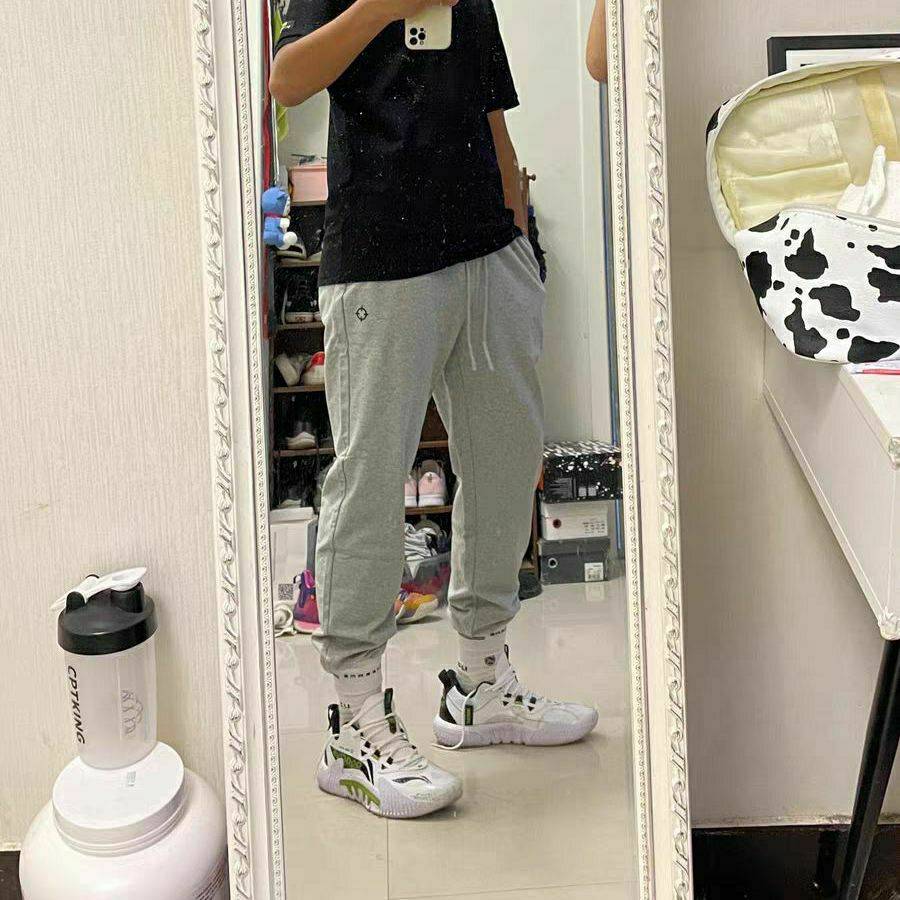 梨形身材男生闭眼入的运动裤