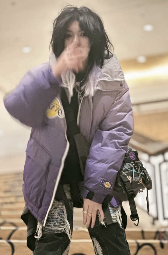 羽绒服穿上要配干燥剂，真的很damp