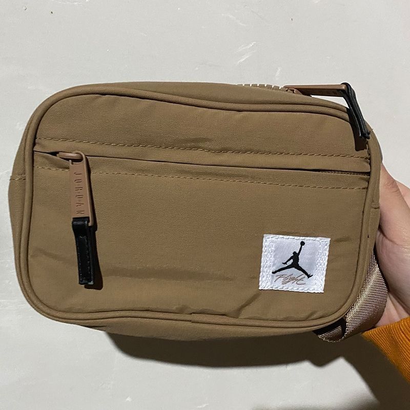 是收纳党爱的双层拉链包！安全感满满