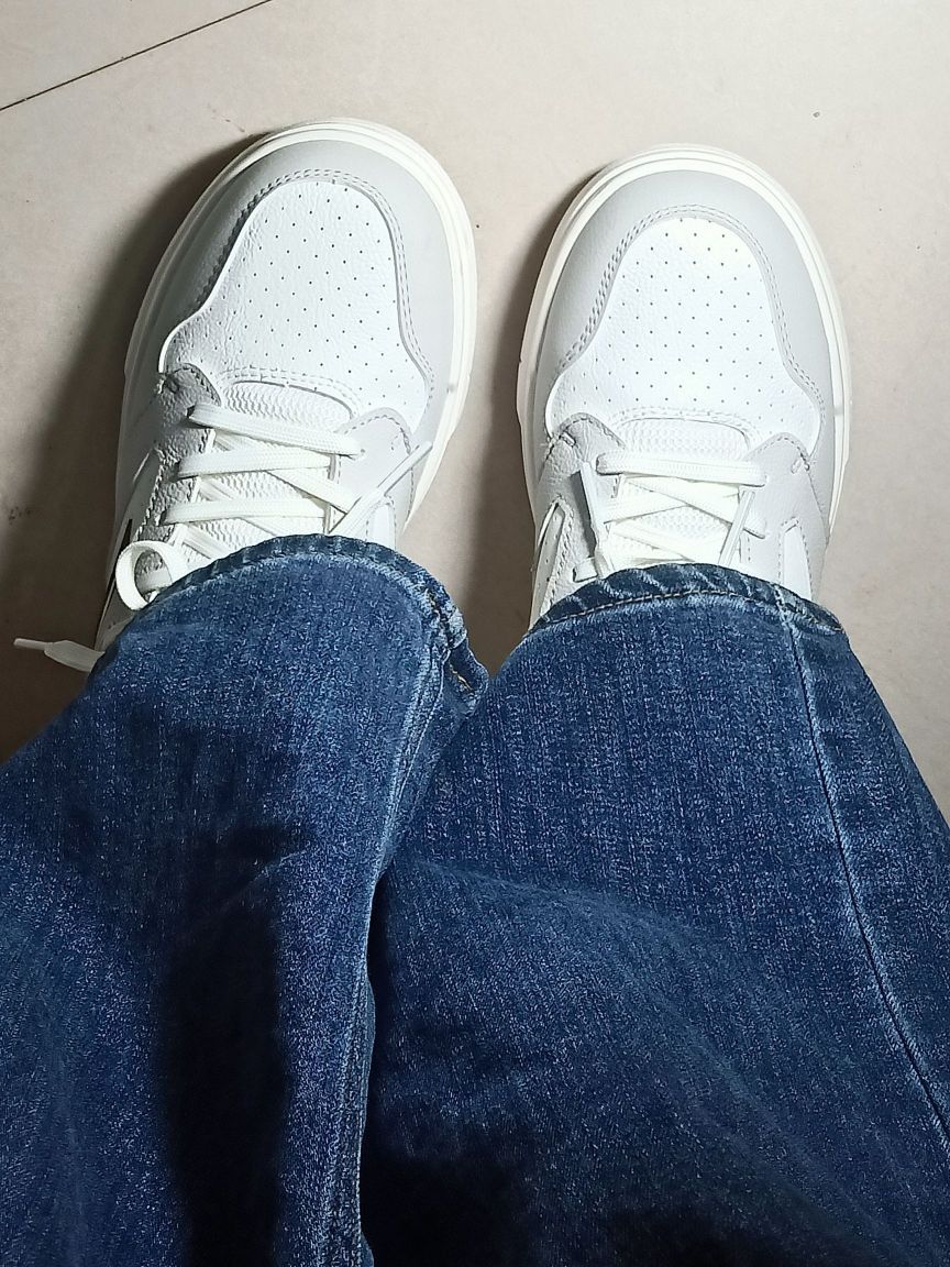 真的很好看啊，这个复古红的点缀真的恰到好