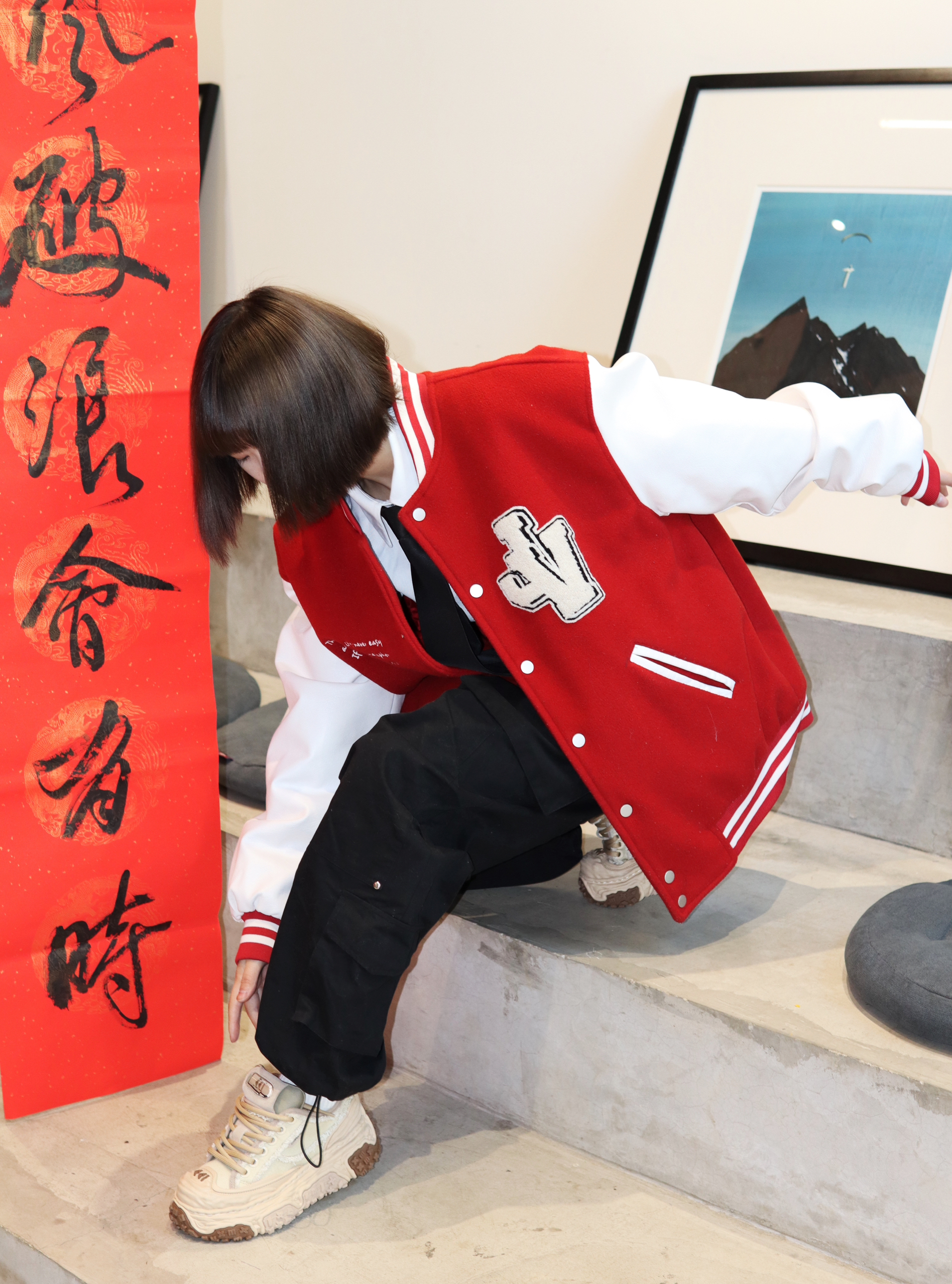 红色棒球服太酷啦!