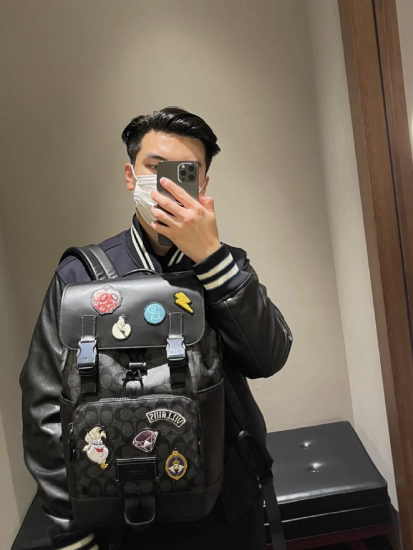 Coach 卡通徽标贴饰书包分享