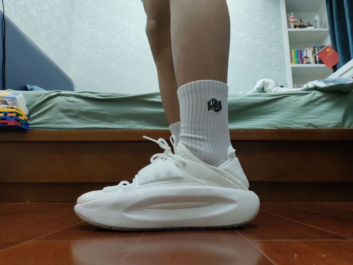 李宁云游