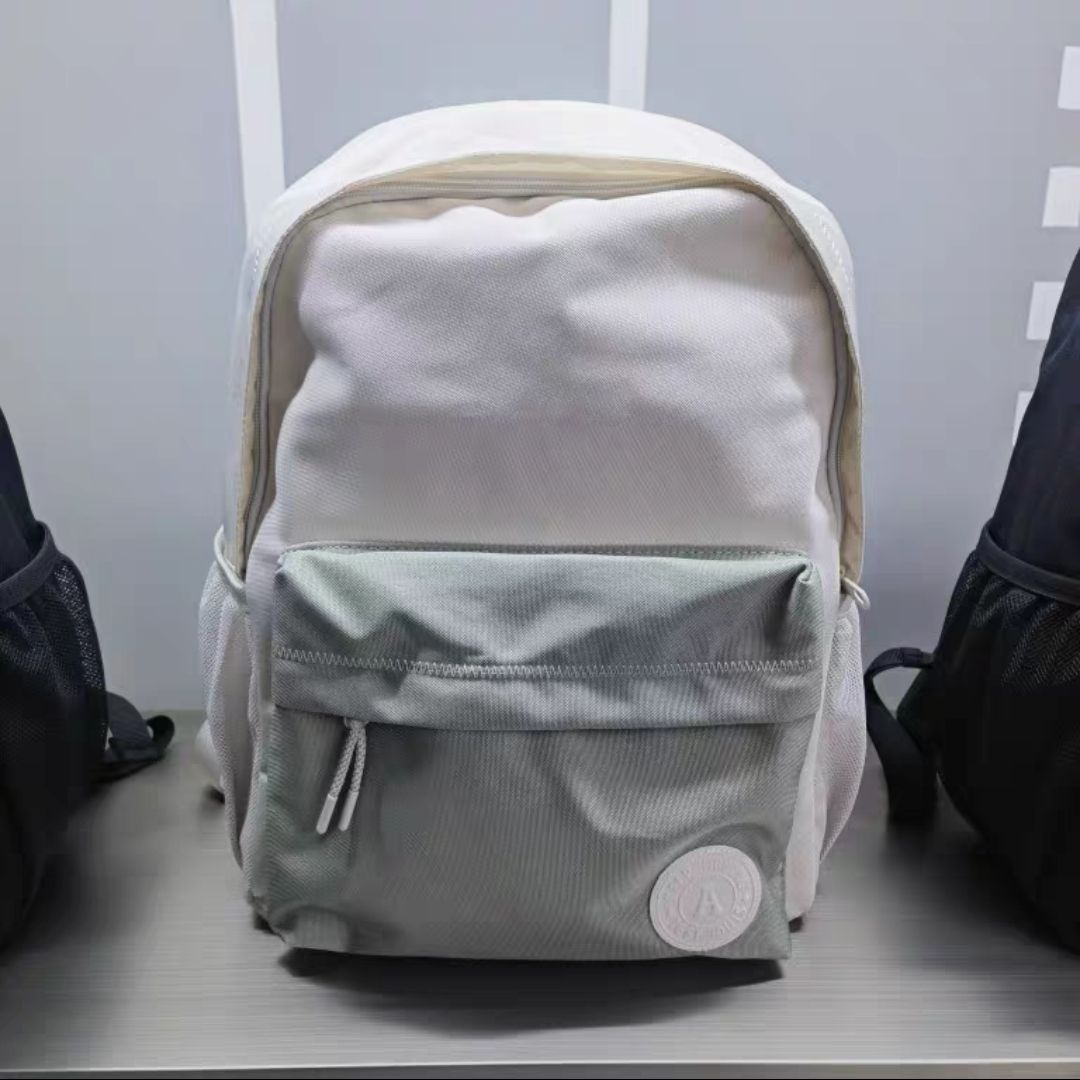 是你在找的烟灰色书包吗