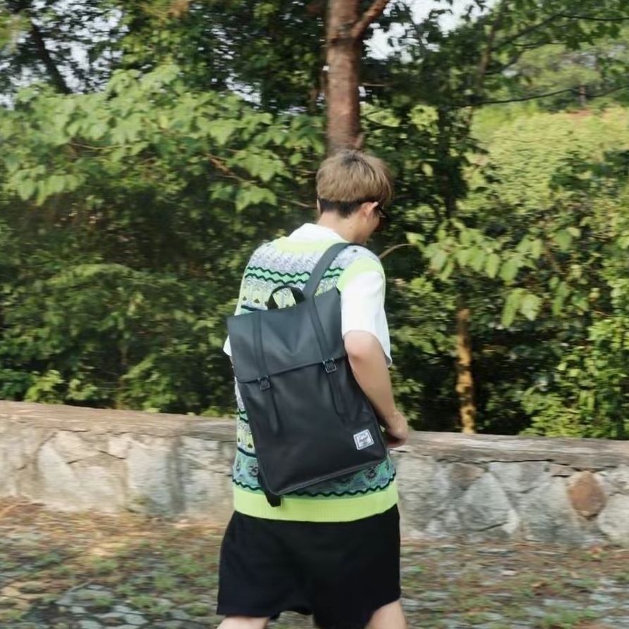 Herschel Supply 防水背包分享