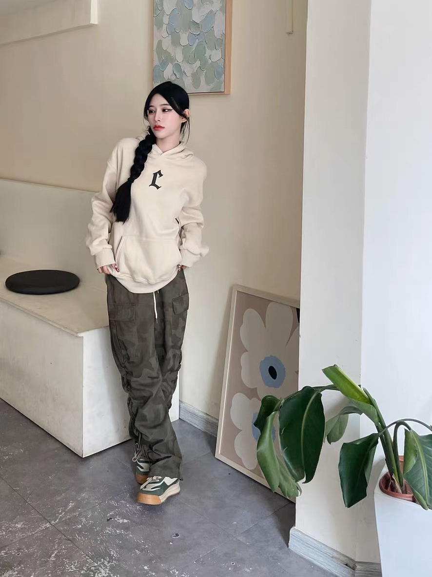 女明星 都爱的迷彩工装裤，拽姐辣妹必备