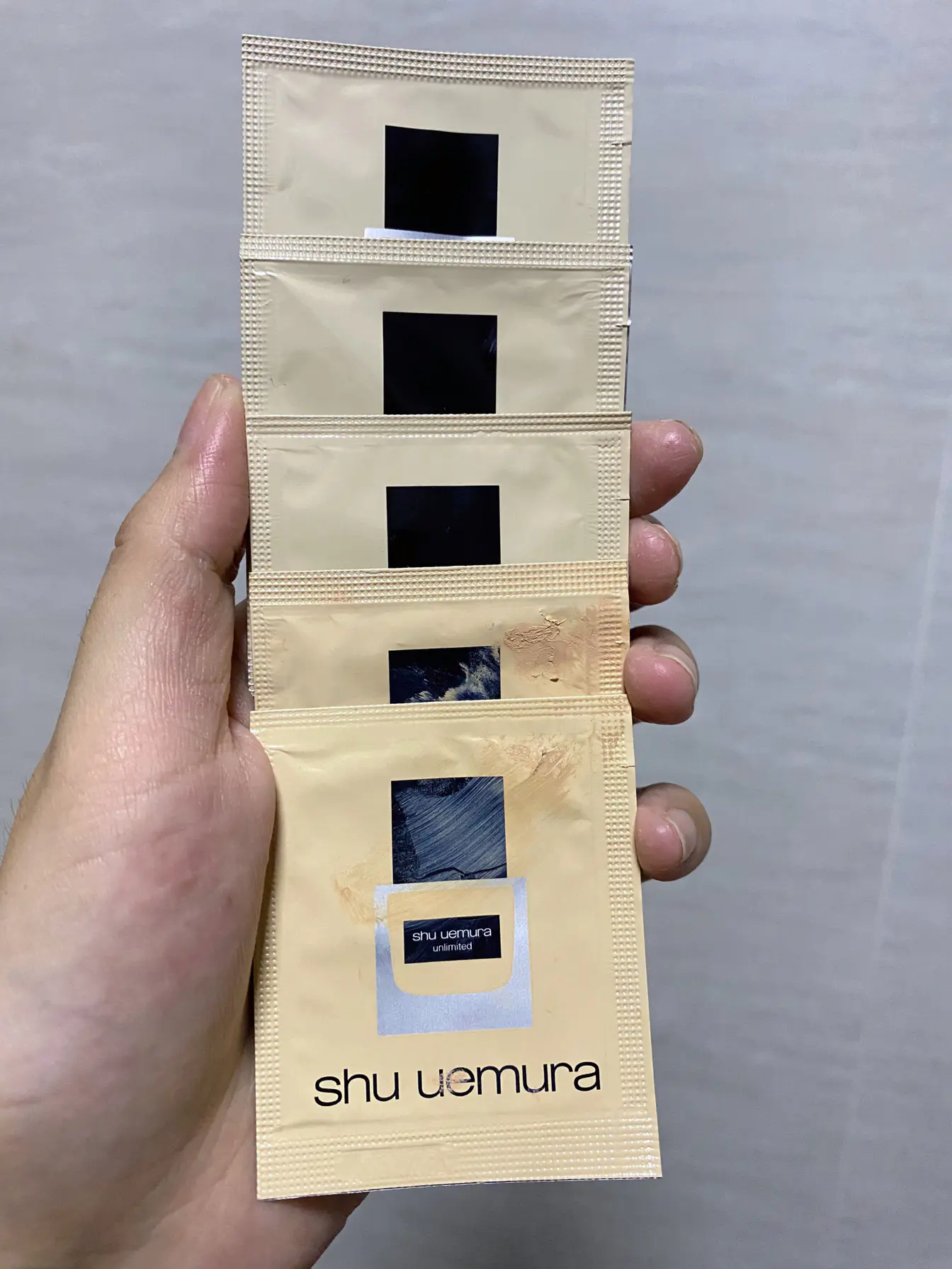 植村秀小方瓶粉底液,热门色号选色,不要纠结了